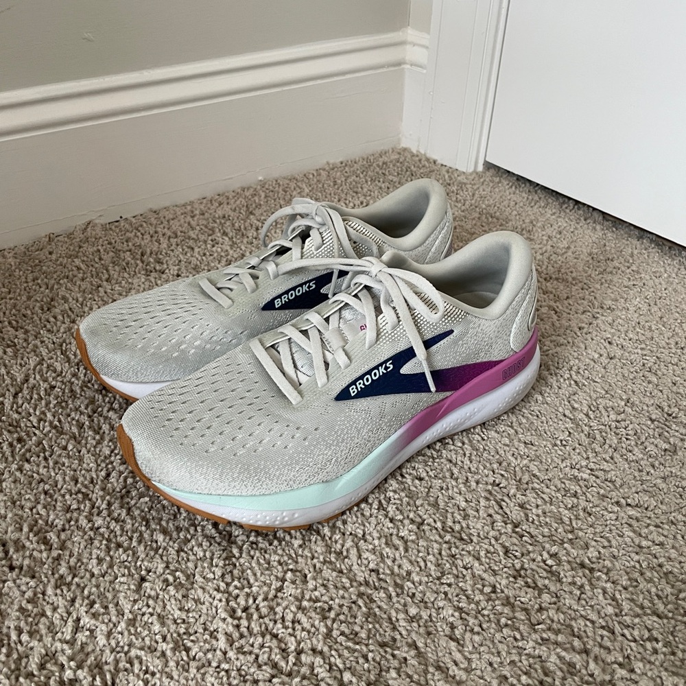 EUC Brooks Women's Running Shoes - Light Gray with Purple and Navy